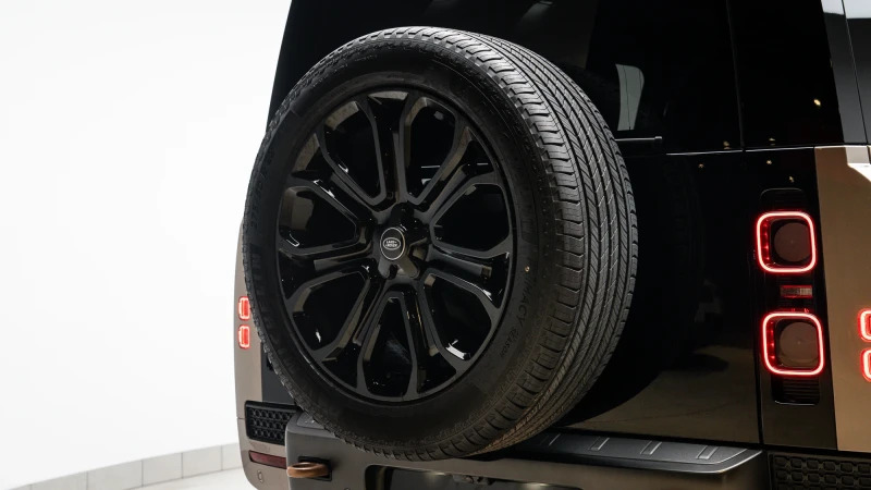 Land Rover Defender 110 D250 X-dynamic Hse Black #19