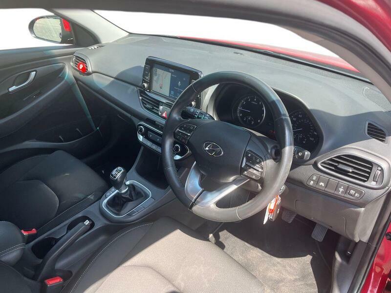 Hyundai I30 1.4 T-gdi Se Nav Fastback Euro 6 Ss Red #3