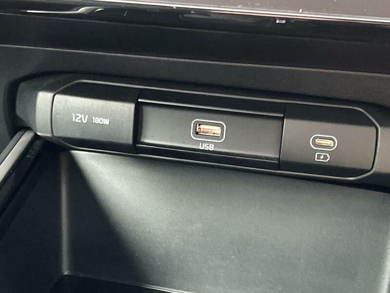 Kia Niro 3 Hev S-a White #24