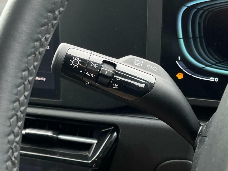 Kia Niro 3 Hev S-a White #17