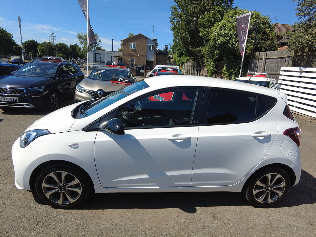 Hyundai I10 Play White #6
