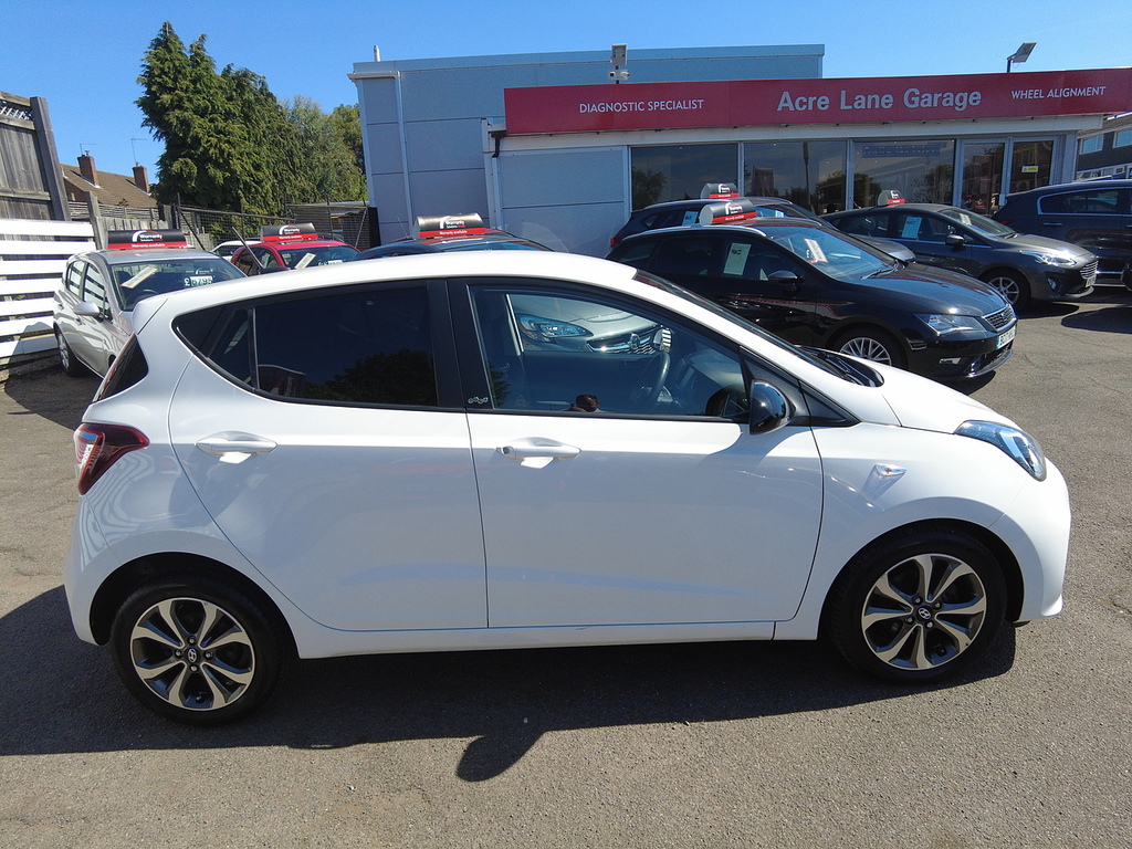 Hyundai I10 Play White #2