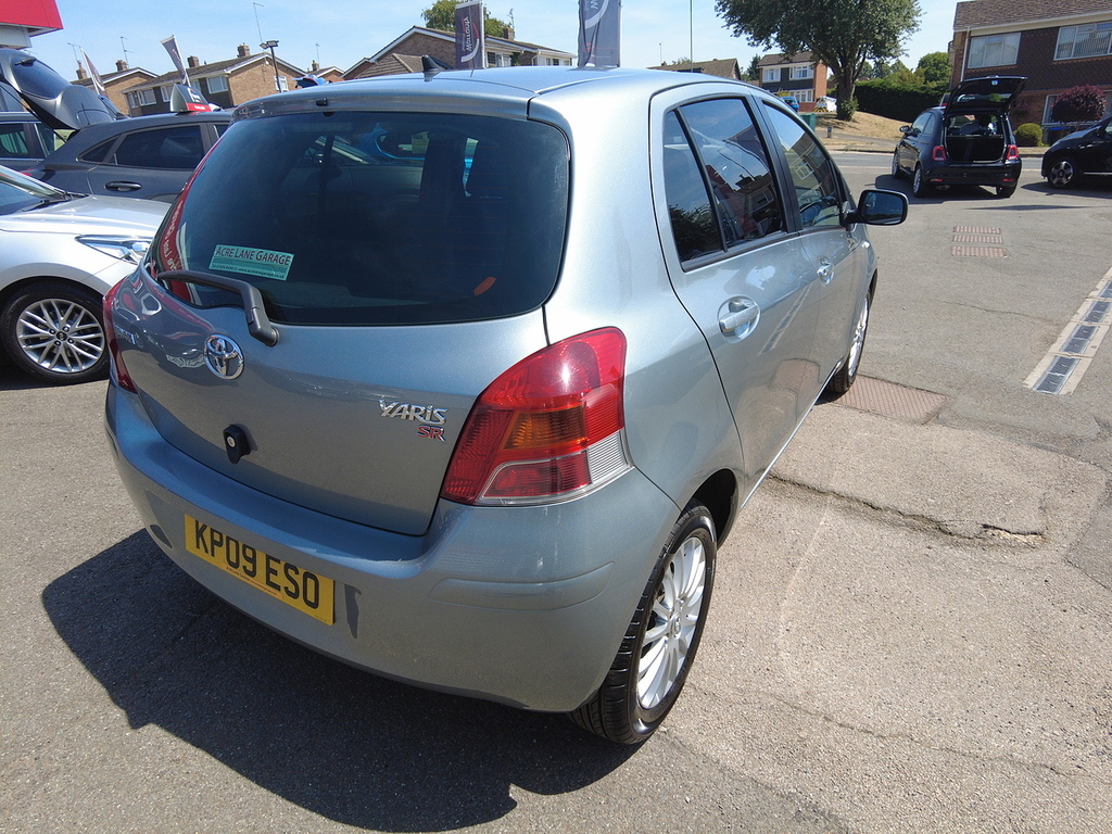 Toyota Yaris Dual Vvt-i Sr Silver #3