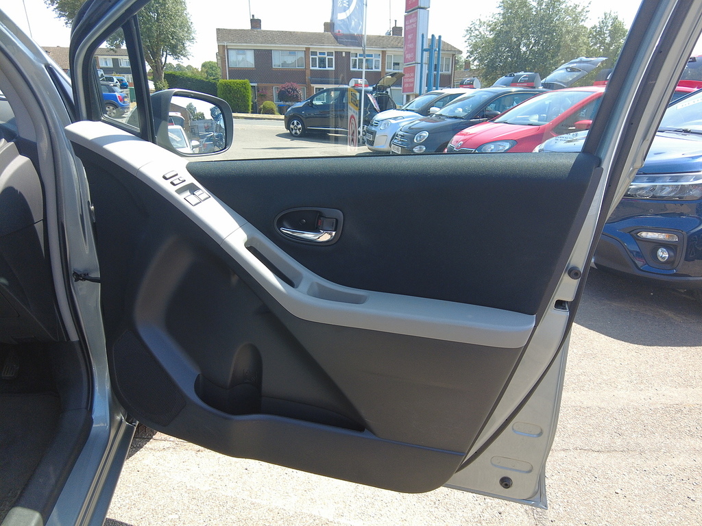 Toyota Yaris 1.0 Vvt-i T2 Euro 4 Silver #43