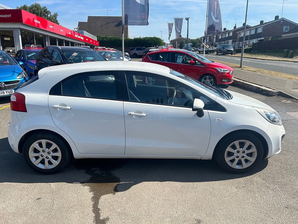 Kia RIO 1 Air White #2