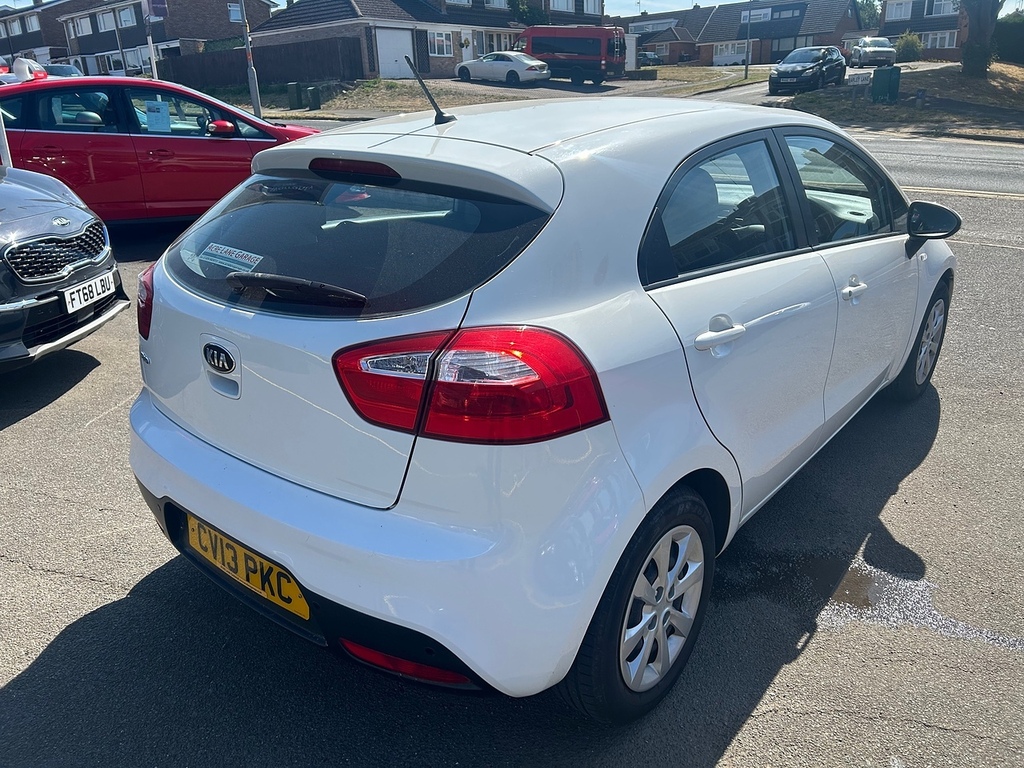 Kia RIO 1 Air White #3