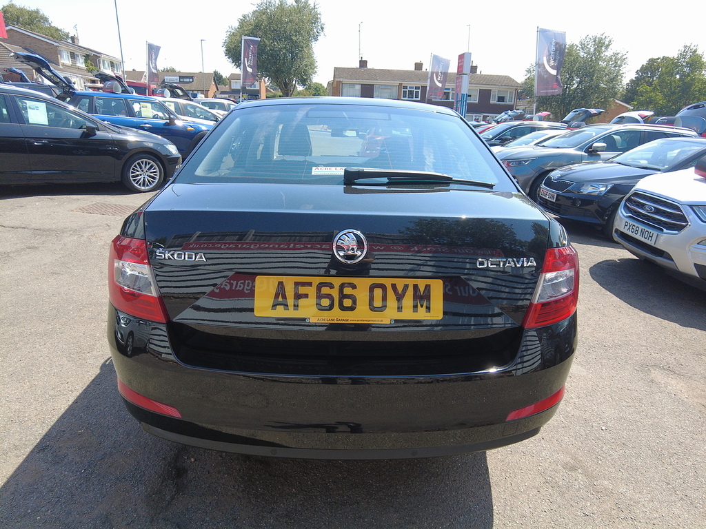 Skoda Octavia Tsi Se Black #4