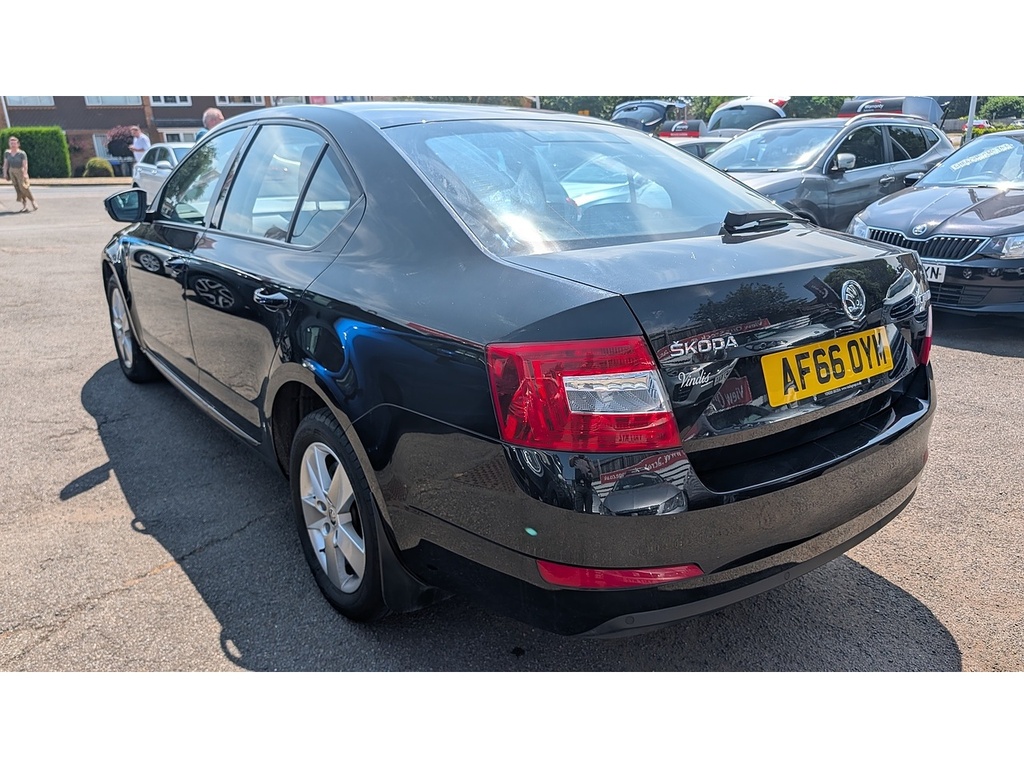 Skoda Octavia Tsi Se Black #5
