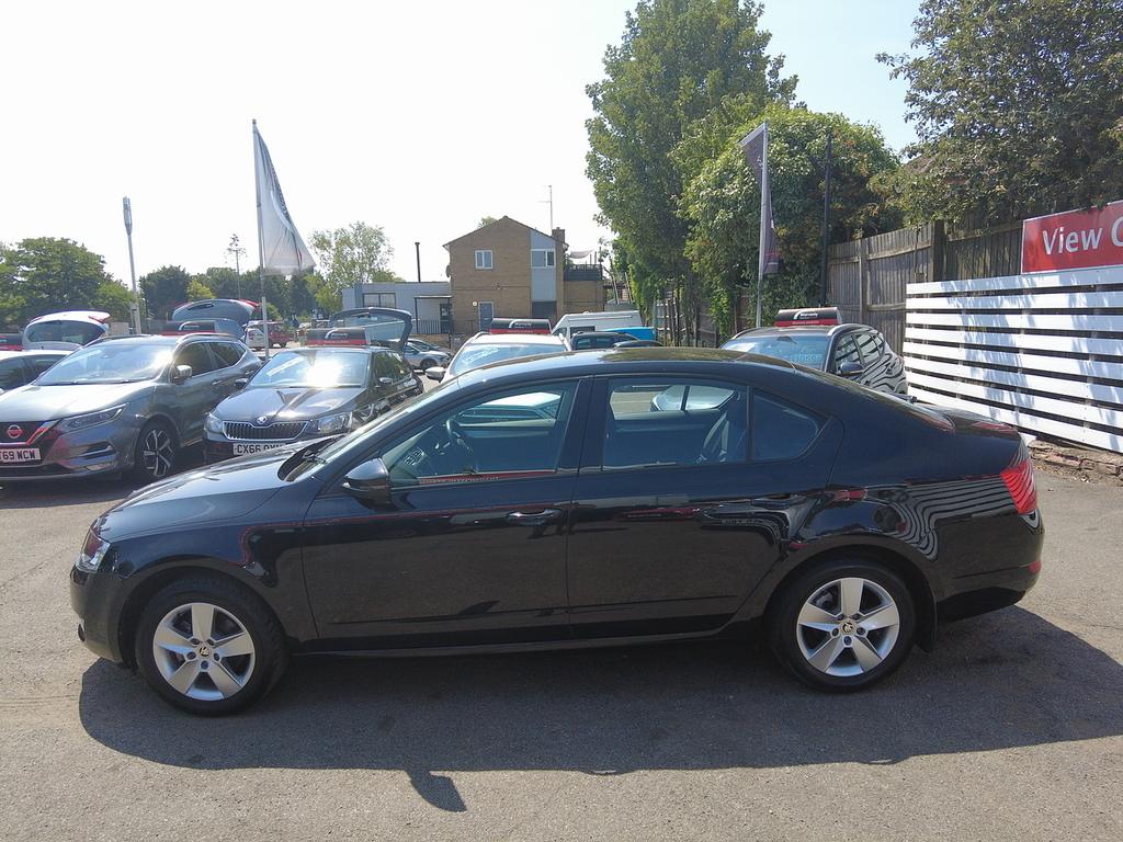 Skoda Octavia Tsi Se Black #6
