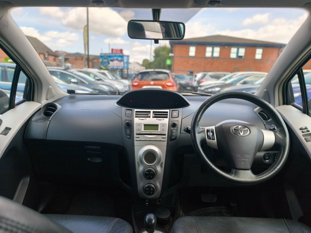 Toyota Yaris 1.3 Vvt-i T3 Silver #12