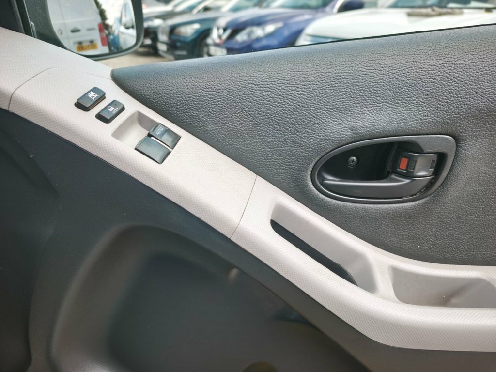 Toyota Yaris 1.3 Vvt-i T3 Silver #17