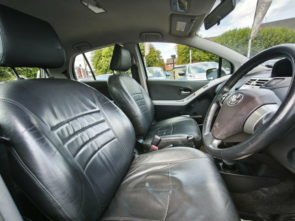Toyota Yaris 1.3 Vvt-i T3 Silver #6