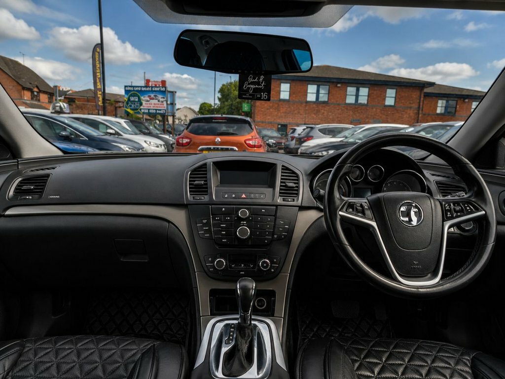 Vauxhall Insignia 2L Exclusiv Black #6