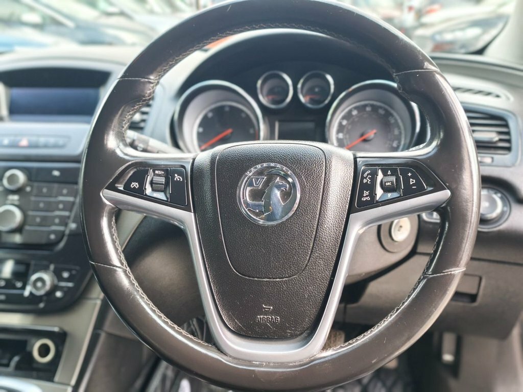 Vauxhall Insignia 2L Exclusiv Black #3