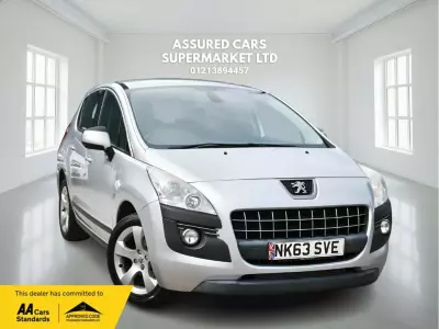 Peugeot 3008 Hybrid4 Allure Black #1