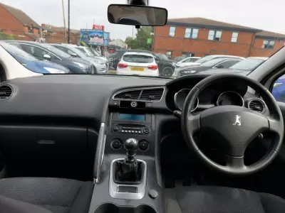 Peugeot 3008 Hybrid4 Allure Black #6