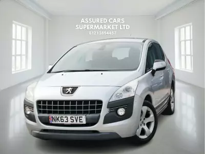Peugeot 3008 Hybrid4 Allure Black #2