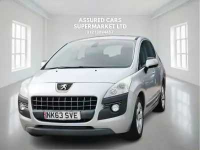 Peugeot 3008 Hybrid4 Allure Black #5