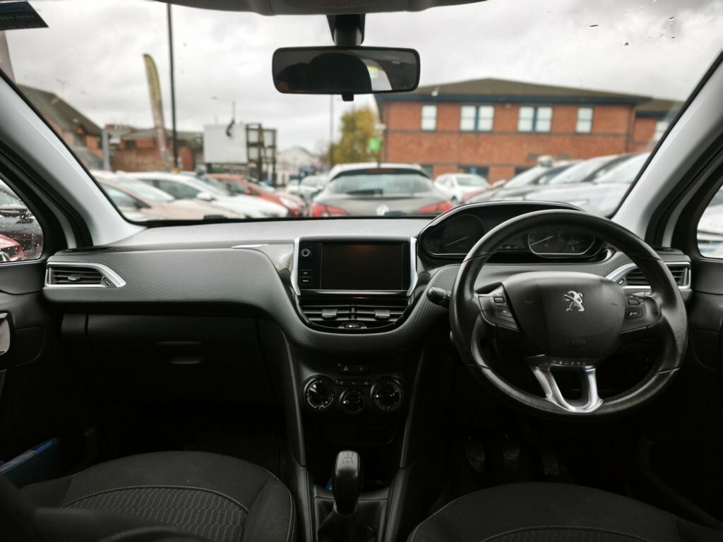 Peugeot 208 1.2L Active White #6