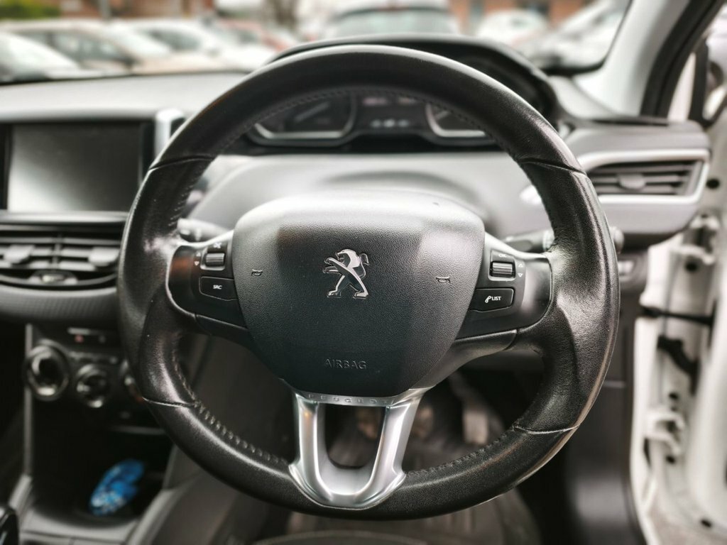 Peugeot 208 1.2L Active White #3