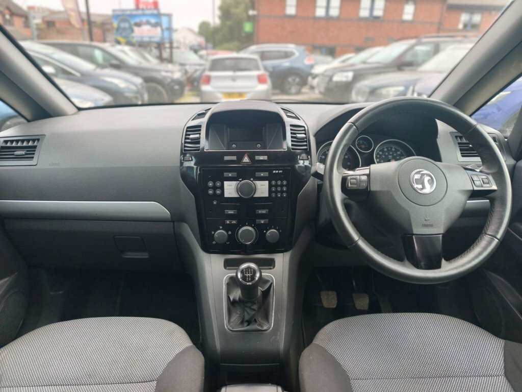 Vauxhall Zafira 1.8L Exclusiv White #6