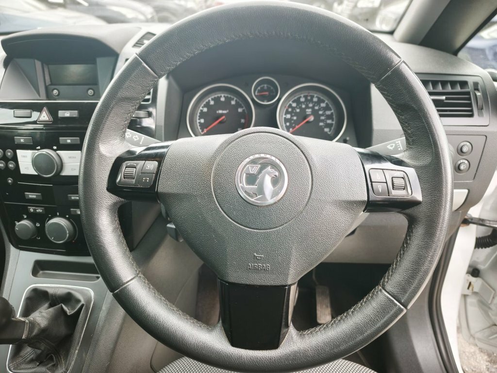 Vauxhall Zafira 1.8L Exclusiv White #3