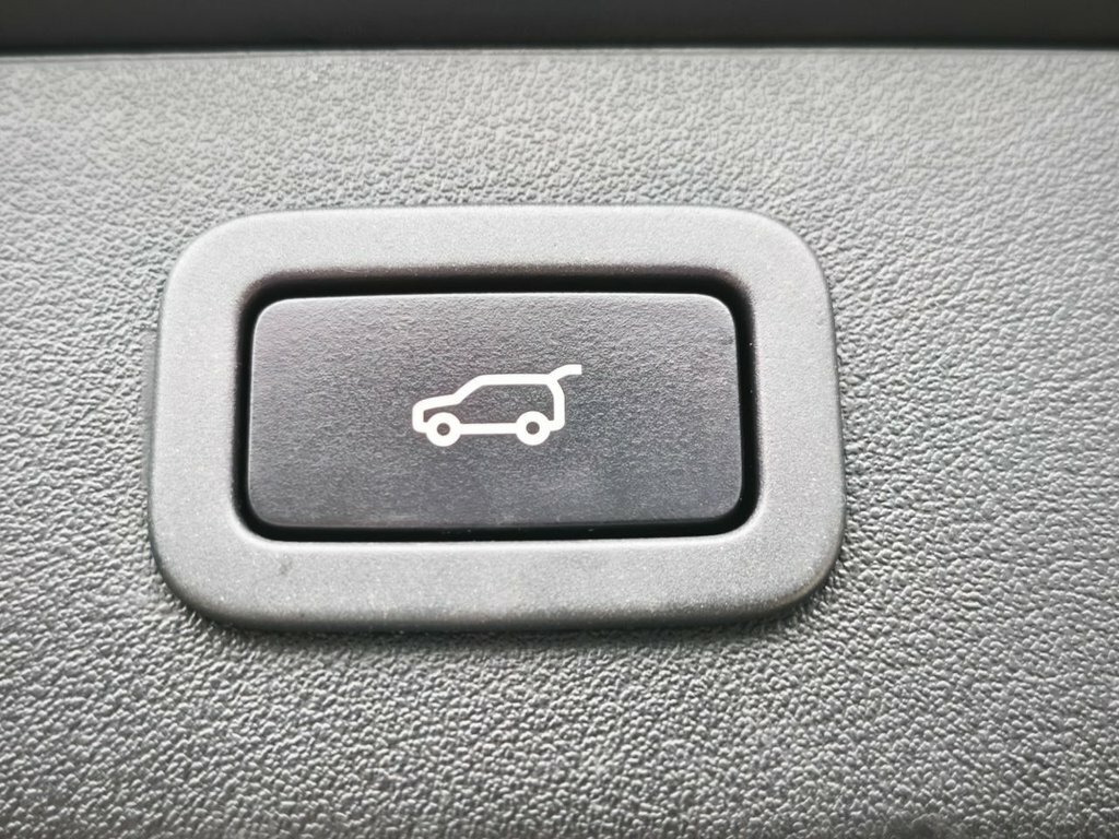 Jaguar XF Black #24