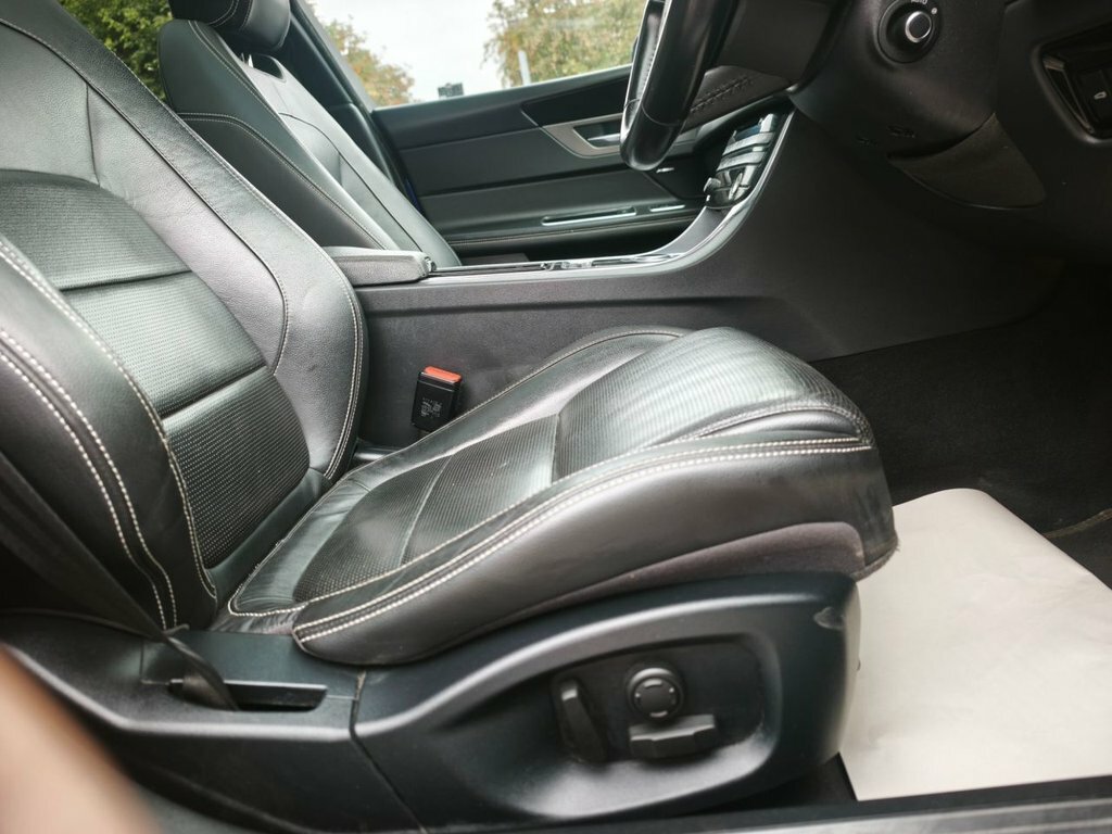 Jaguar XF Black #15