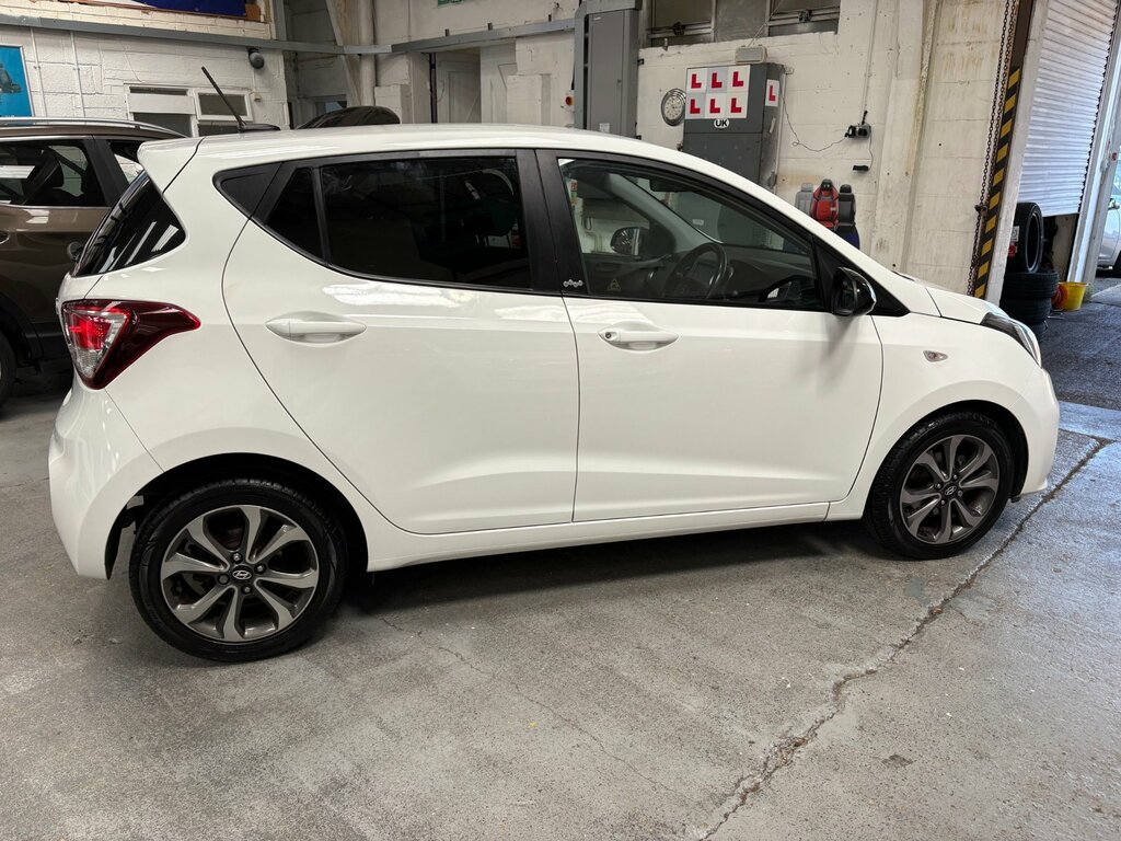 Hyundai I10 1.0 Play Hatchback Euro 6 67 Ps White #5