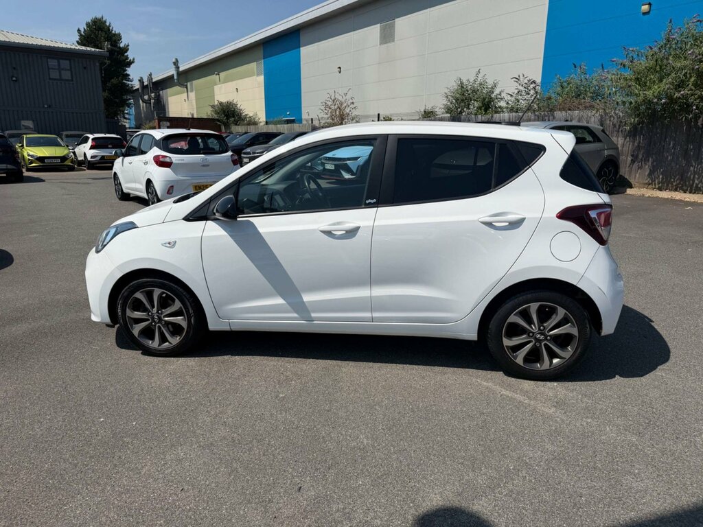 Hyundai I10 1.0 Play Hatchback Euro 6 67 Ps White
