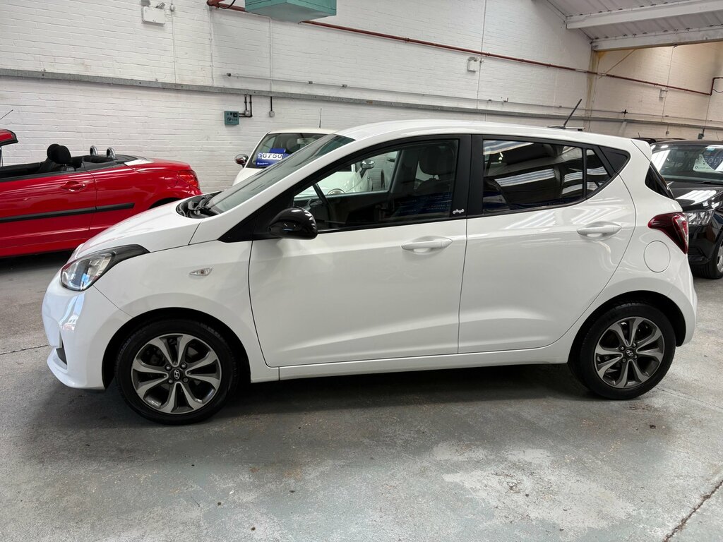 Hyundai I10 1.0 Play Hatchback Euro 6 67 Ps White