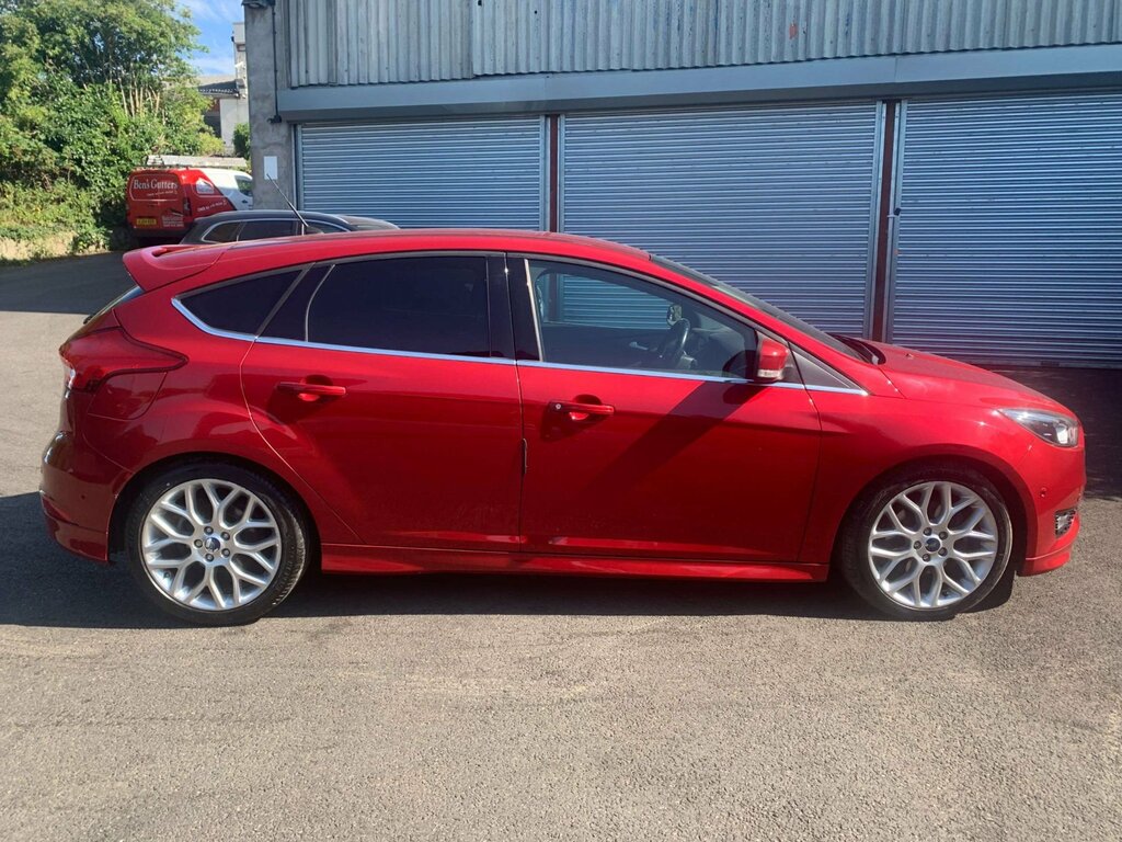 Ford Focus 1.5T Ecoboost Zetec S Hatchback Red #5