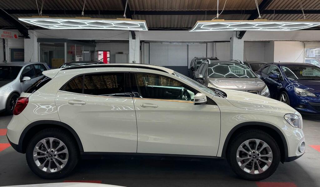 Mercedes-Benz GLA Class Suv 2.1 Gla200d Se Euro 6 Ss 201767 WF67UXM White #4