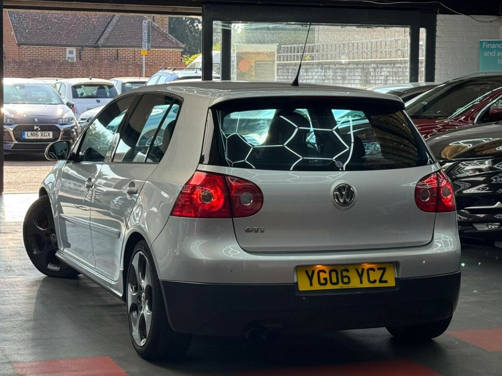 Volkswagen Golf Hatchback 2.0 Red #18
