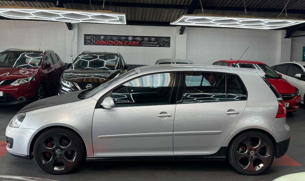 Volkswagen Golf Hatchback 2.0 Red #8