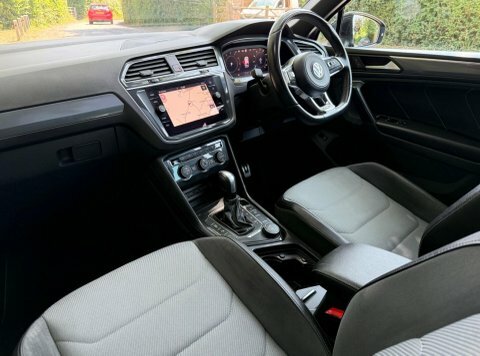 Volkswagen Tiguan R-line Tech Tsi GJ20ZFP Black #2