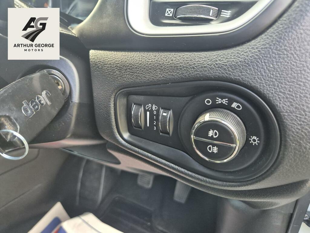 Jeep Renegade Longitude White #6