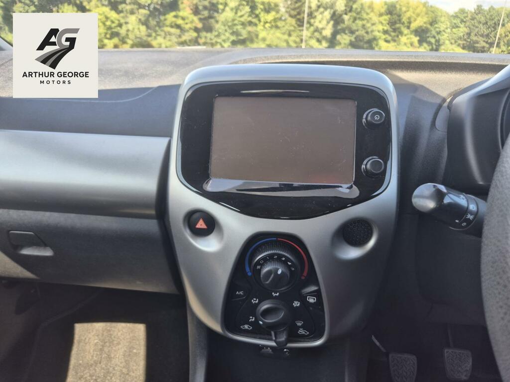 Peugeot 108 Active Red #5