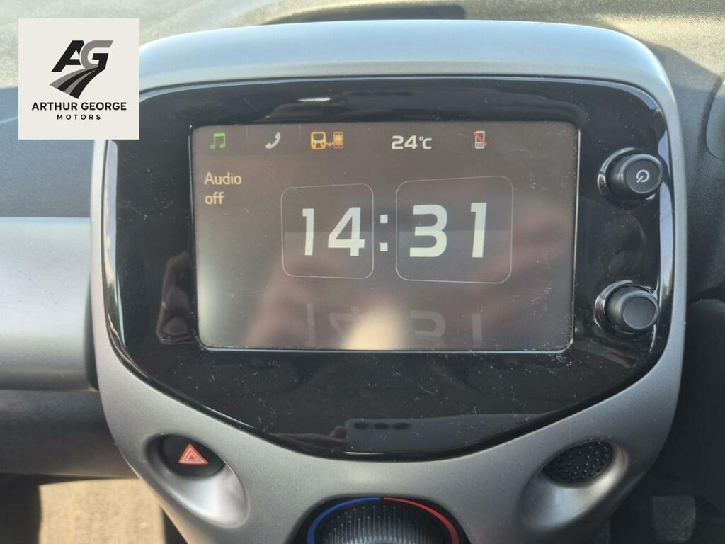 Peugeot 108 Active Red #6