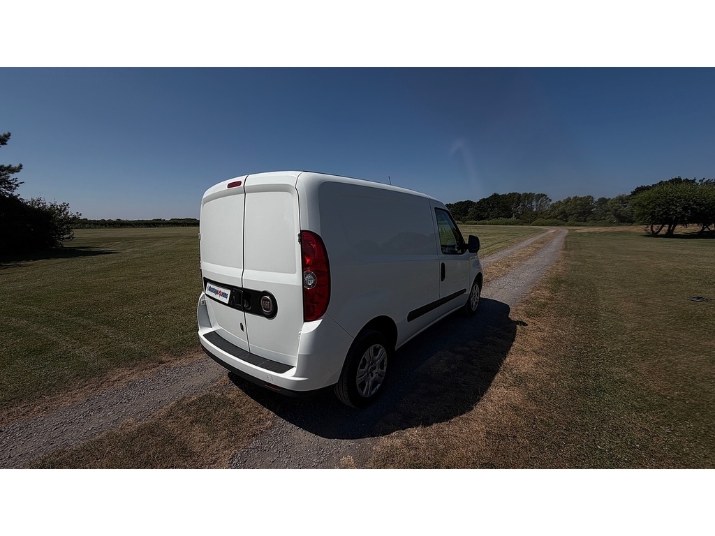 Fiat Doblo Multijetii Tecnico White #2