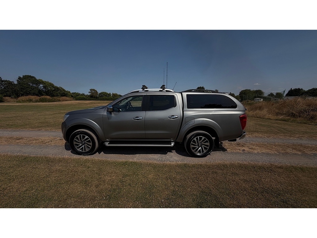 Nissan Navara Dci Tekna Double Cab 4X4 Pick Up Truck Grey #5