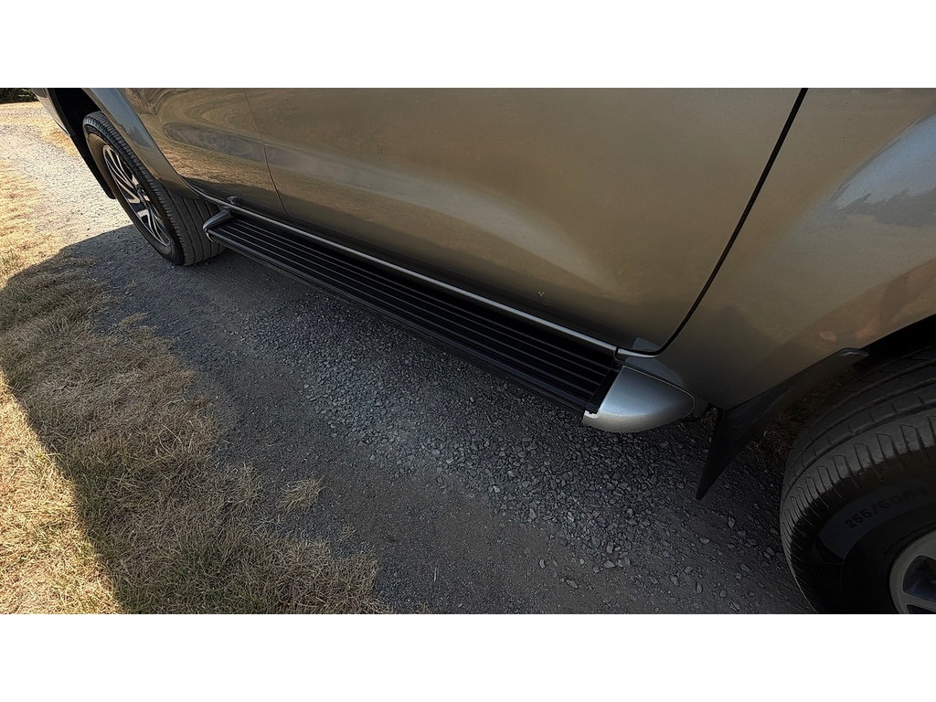 Nissan Navara Dci Tekna Double Cab 4X4 Pick Up Truck Grey #6