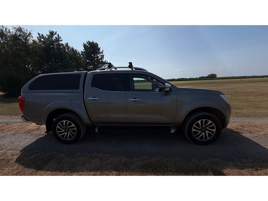 Nissan Navara Dci Tekna Double Cab 4X4 Pick Up Truck Grey