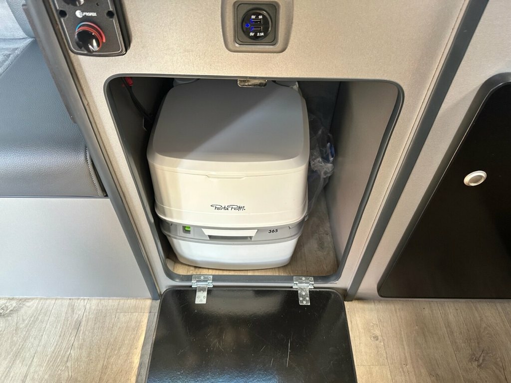Renault Master Diesel White #24
