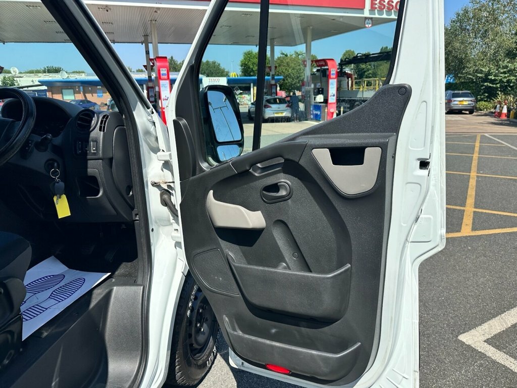 Renault Master Diesel White #31