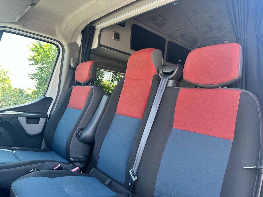 Renault Master Diesel White #15