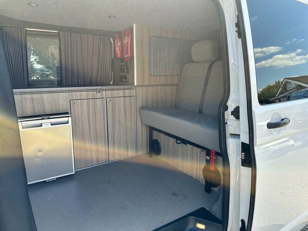 Volkswagen Transporter Panel Van White #13