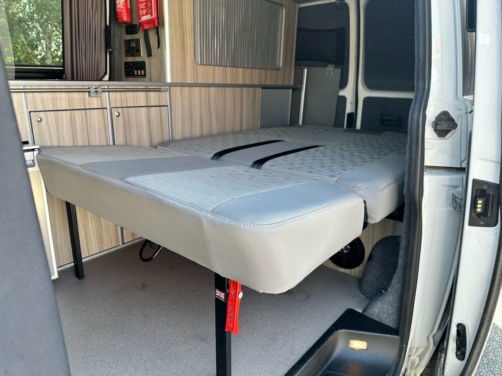 Volkswagen Transporter Panel Van White #18