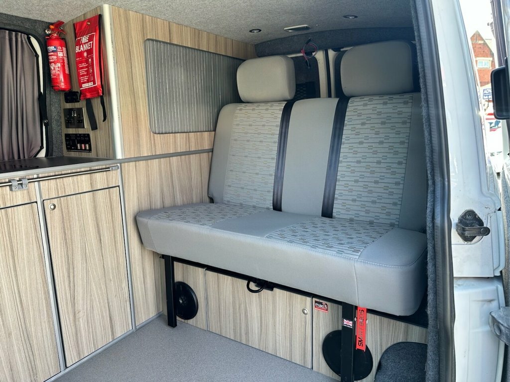 Volkswagen Transporter Panel Van White #14