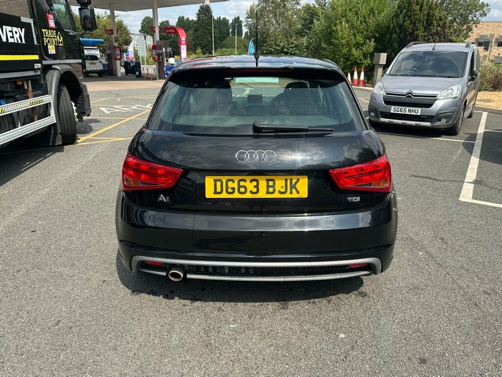Audi A1 1.4 Tfsi Amplified Edition Red #3